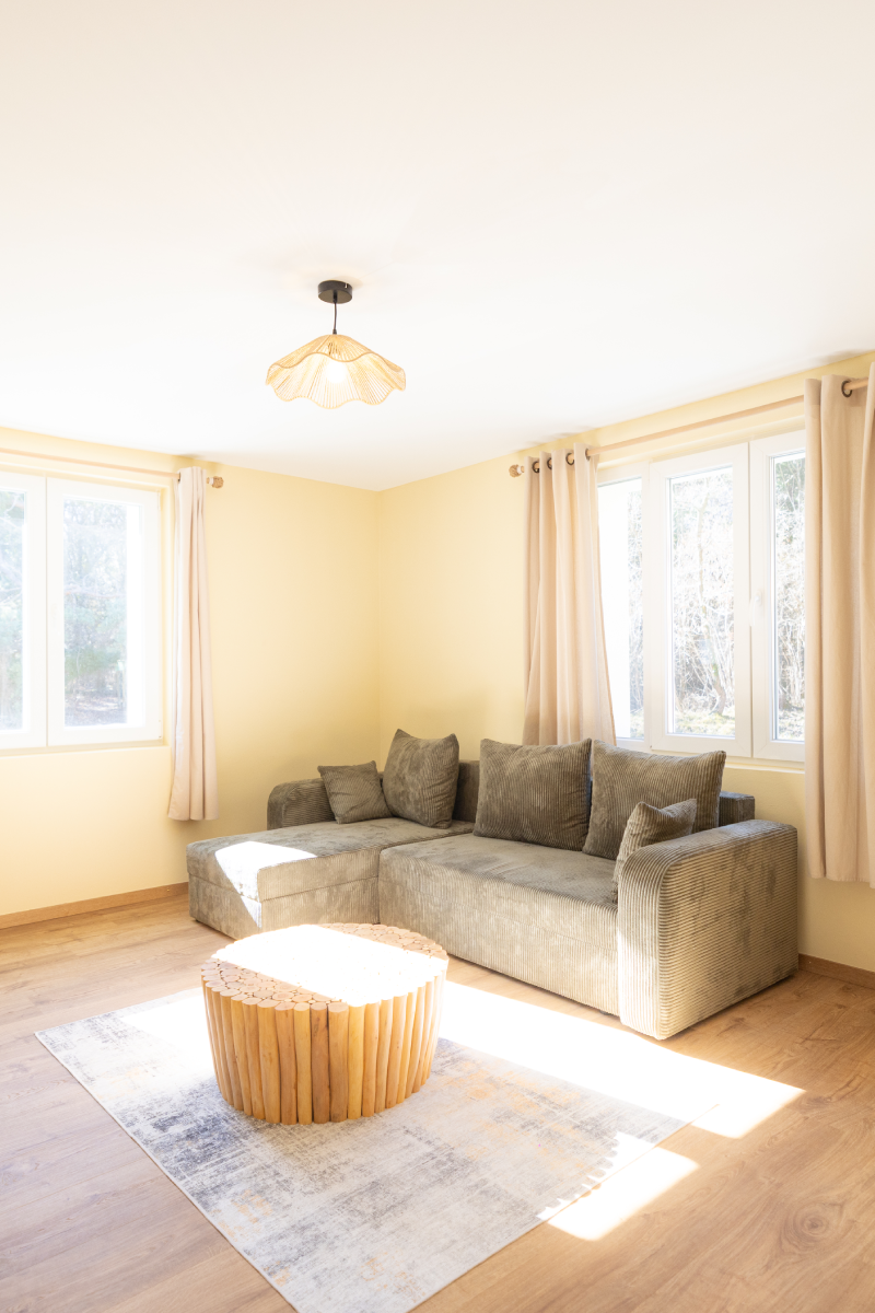 wine-and-cheese-on-the-table-2022-09-09-18-10-10-utc (2)